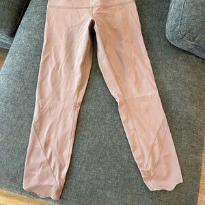 Wunder Under cropped Scallop Leggings